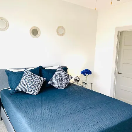 Greek -- Battery Stadium Lux 2/2 Apartment